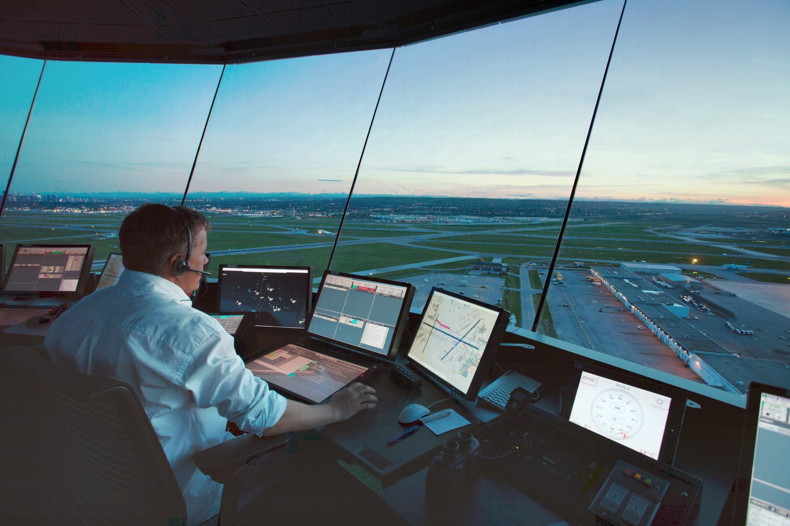 average air traffic controller salary