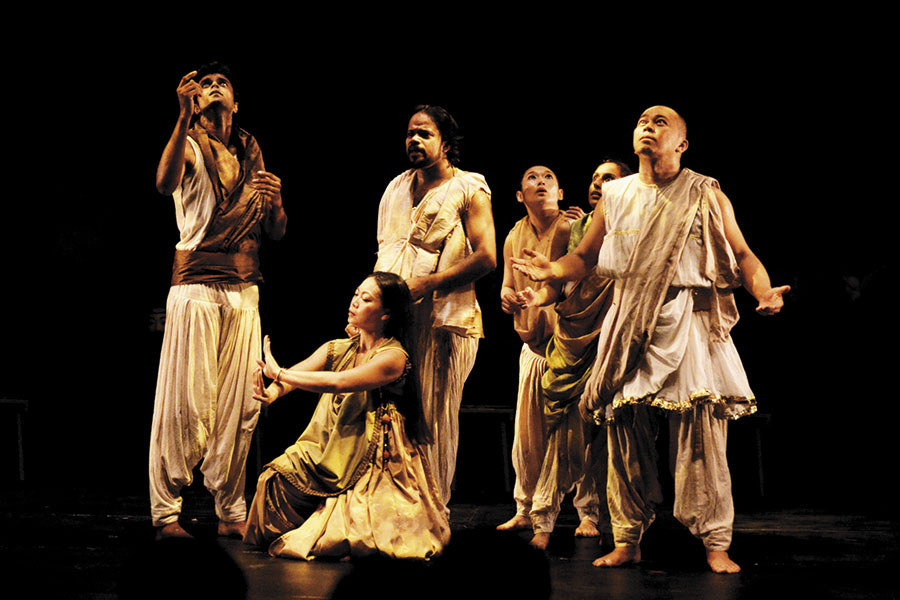 Theatre Arts Course In India: Eligibility | Best Colleges | Careers
